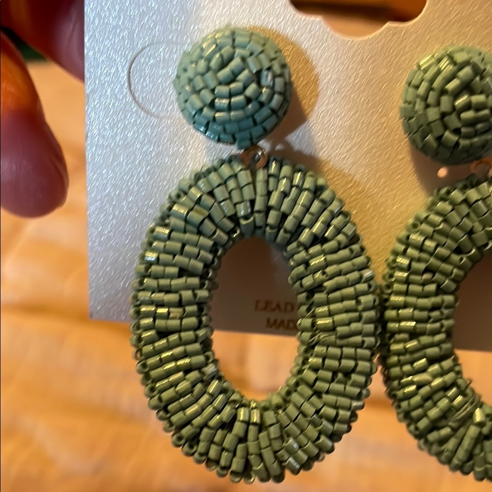 NWOT Beautiful Lightweight Natasha Couture Blue Beaded Earrings!! - Picture 3 of 6